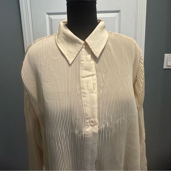 Cream Plisse Button Front Oversized Shirt in US size 10 and 12 - Picture 4 of 7